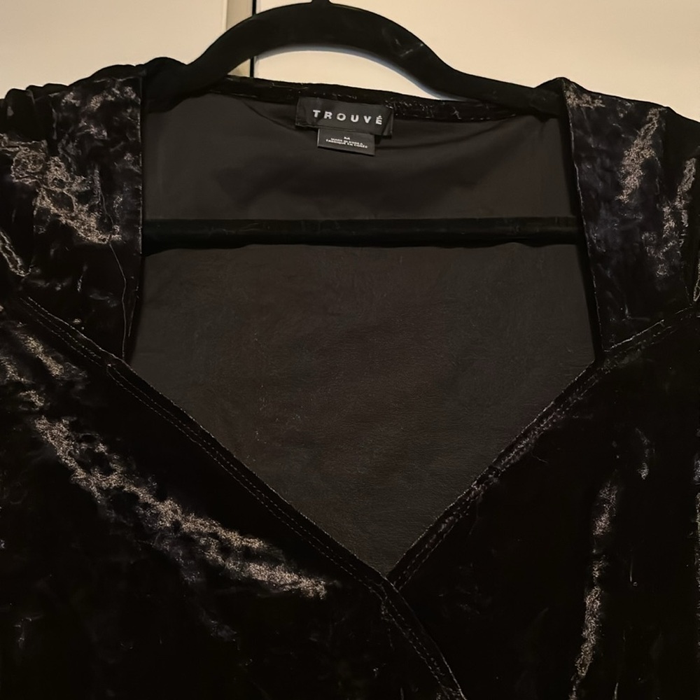 Black crushed velvet faux wrap long sleeve top - Picture 3 of 4